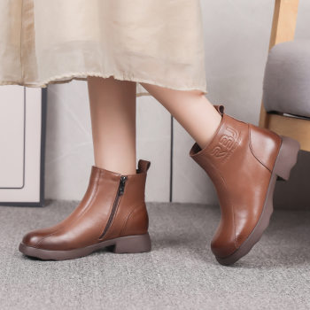 
Wide fat feet large size women's shoes 41 to 43 autumn and winter new leather boots thick heel Martin boots short boots wide toe women's boots