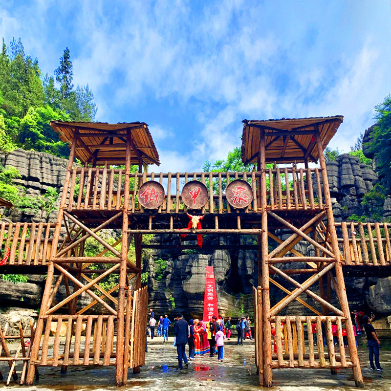 恩施旅游一日游 梭布垭石林土司城 莲花寨磨子沟 可升2-12人小团