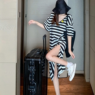 香港少女超仙度假遮肉拍照条纹连衣裙