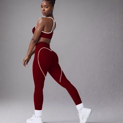 2025 European and American Style Nude-Feel Sports Bra with Contrasting Straps, Peach Butt Lift, High Elasticity, Quick-Drying, Butt-Lifting Fitness Underwear