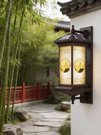 Fijacion Luminosas De Pared Solar Con Led Al Atardecer Imagen De Archivo - Imagen De Exterior