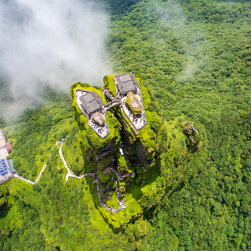 贵州旅游6天5晚贵阳黄果树瀑布西江千户苗寨小七孔镇远梵净山纯玩