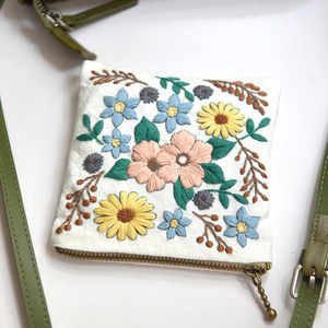 
Autumn zipper bag handmade DIY fabric European style embroidery material bag fresh flowers and grass creative self-embroidery kit