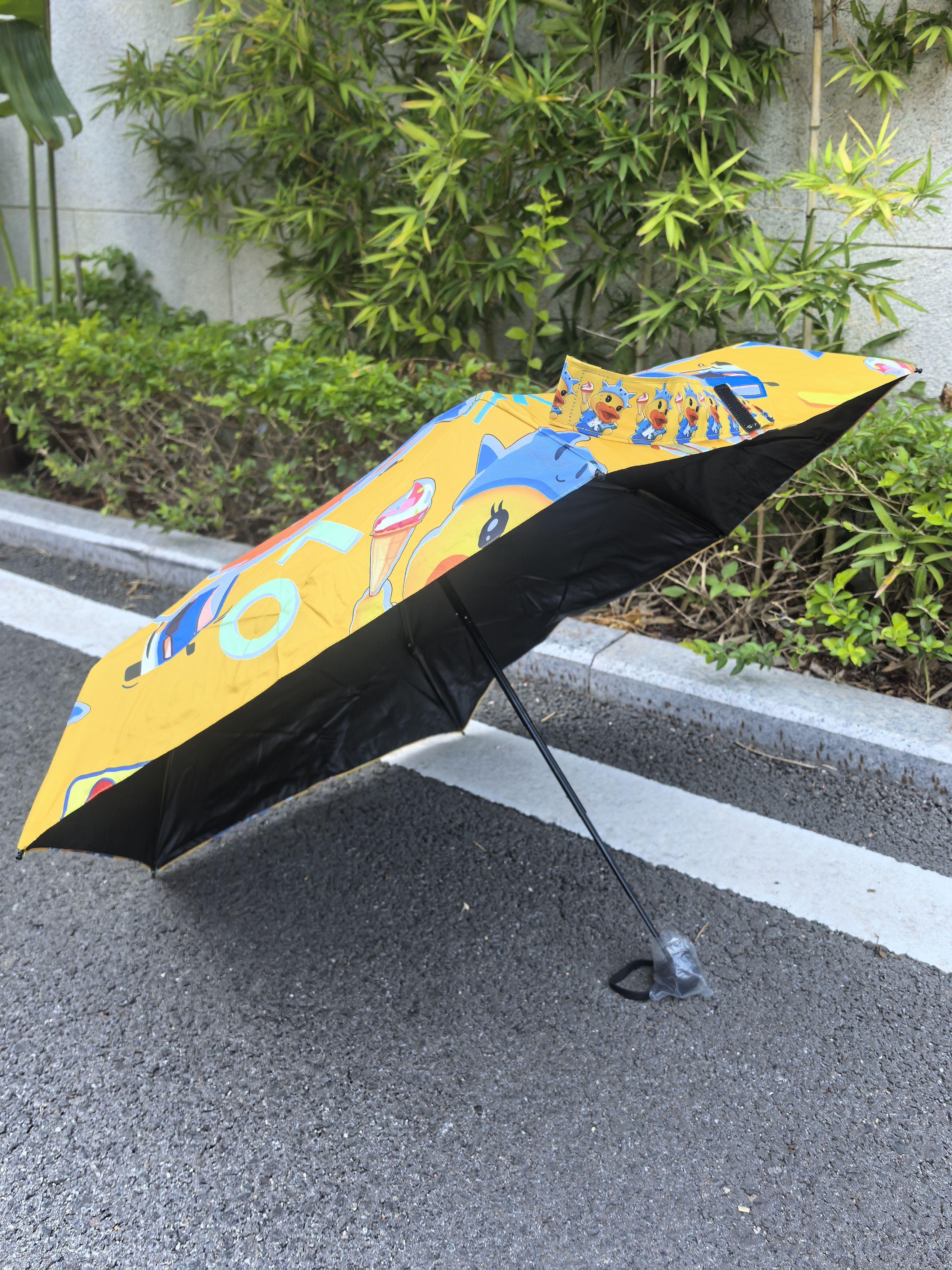 新款 五折伞迷你口袋小黄鸭黑胶折叠太阳伞 便携轻量学生收纳遮阳