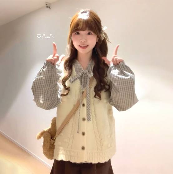 Japanese sweet and cute bow plaid shirt layered with soft waxy knitted vest and cardigan for female students two-piece suit