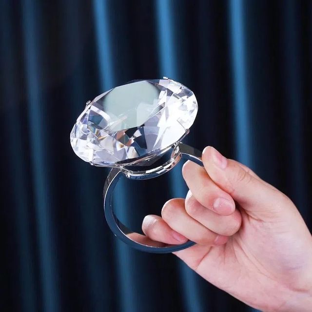 Big diamond ring creative exaggerated funny Valentine's Day confession and proposal props to girlfriend and wife birthday gift