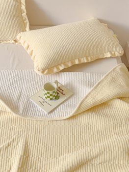 Milk velvet thickened bed cover keeps warm and skin-friendly