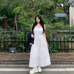 
DEMA Xiao Dema's gentle first love feeling, flower-edged white suspender dress, temperament, vacation, slimming, large size long skirt