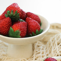 Resin Red Strawberry Model, Simulated Strawberry Photo Props, Model Room Living Room Dining Table Fruit Decorations