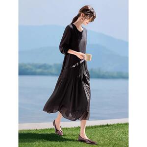 
Tencel relaxed splicing dress women's black round neck mid-length skirt is elegant, age-reducing and elegant
