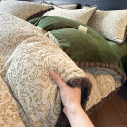 Anti-Static Warm Class a Carved Milk Velvet Four-Piece Set Thickened Coral Velvet Duvet Cover Winter Distressed Bedding 4