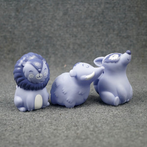 
Cute cartoon animals bathing and playing with water and spraying water doll soft plastic ornaments