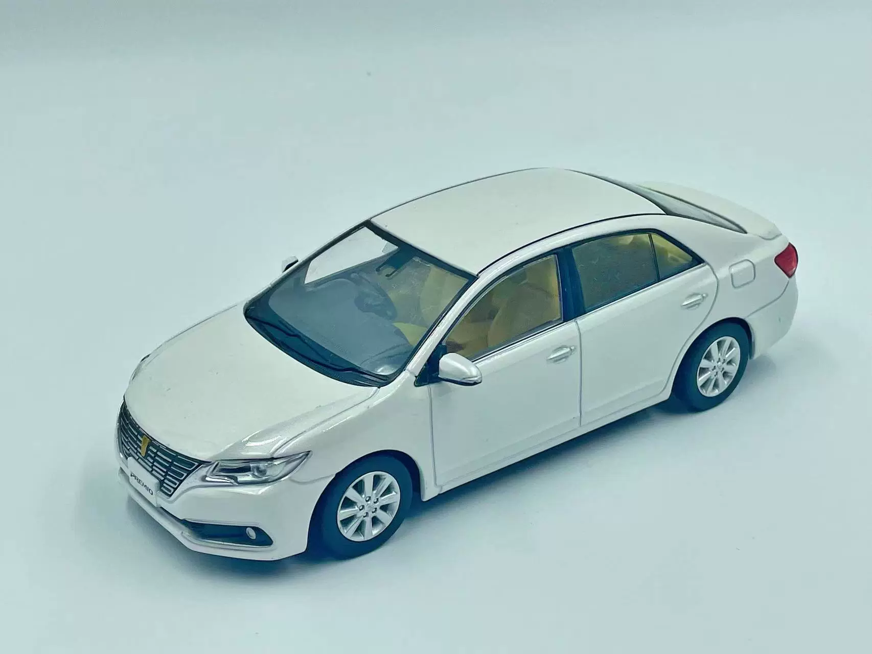 1:30 TOYOTA 日本原厂PREMIO 汽车模型