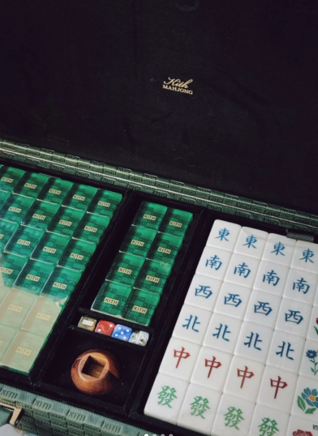 新品未開封】 Kith Treats Mahjong Set 麻雀セット Kith龙年限定麻将手搓