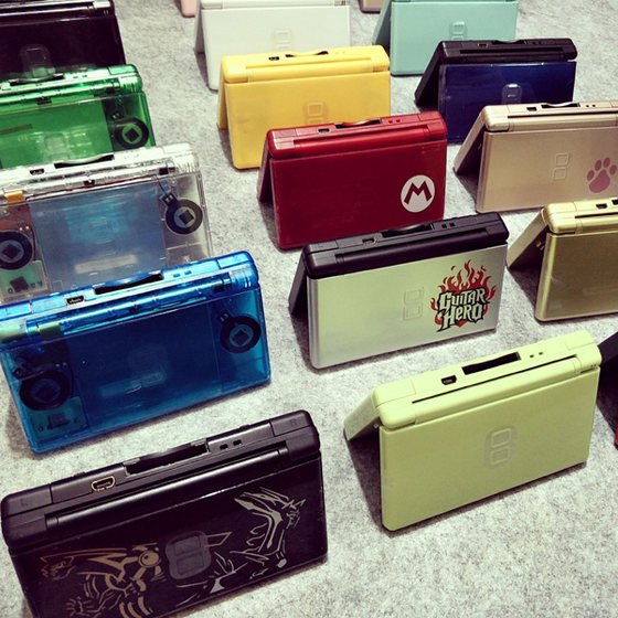 
The Nintendo NDSL game console, NDS NDSI NDSI 3DS series handheld console, GBA card