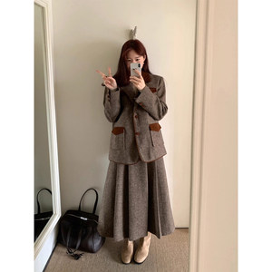 
Retro velvet contrast color suit collar woolen coat for women 2025 winter new high-waisted A-line skirt two-piece set