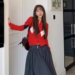 
Retro temperament contrasting diamond jacquard knitted cardigan jacket for women 2025 winter new small-breasted thin sweater