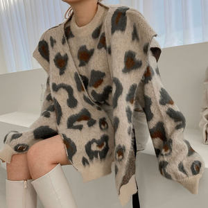 
Korean chic retro versatile round neck leopard print jacquard long-sleeved pullover sweater + two-piece set of knitted shawls