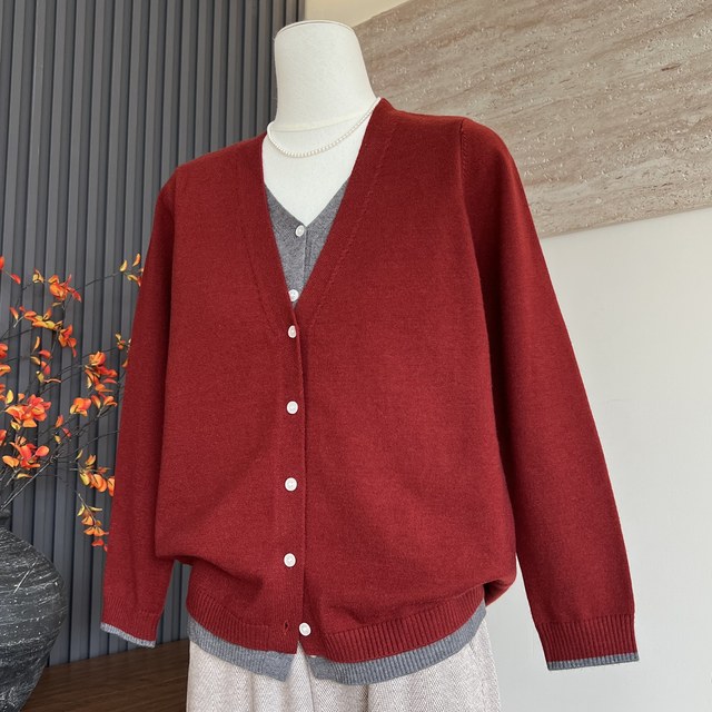 New mother's clothing autumn knitted sweater top button fashion middle-aged and elderly ladies temperament V-neck sweater cardigan