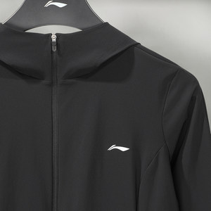 
Li Ning Sports Windbreaker Women's 2026 Summer New Fitness Series Ice Sunscreen Knitted Comfortable Casual Windbreaker