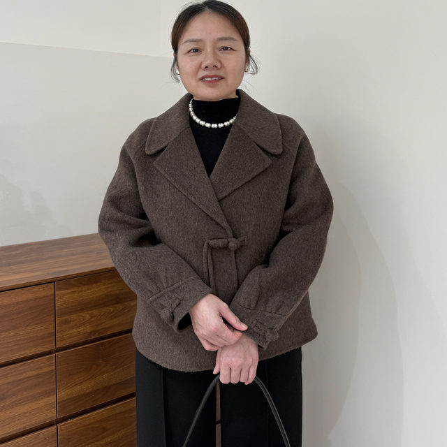Middle-aged mother autumn cardigan coat 2025 new middle-aged and elderly women's lapels fashionable noble spring and autumn woolen coat
