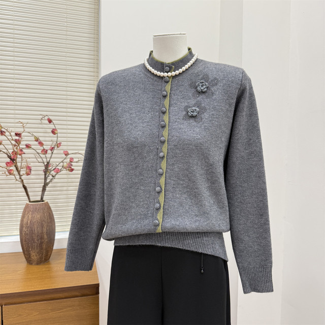 Mother's clothing autumn and winter half turtleneck sweater 2025 new middle-aged and elderly women's sweater middle-aged women's temperament top