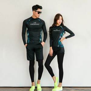 
New Korean couple diving suits, long-sleeved swimsuits, men and women sun protection jellyfish clothing, snorkeling suits, conservative beach swimsuits