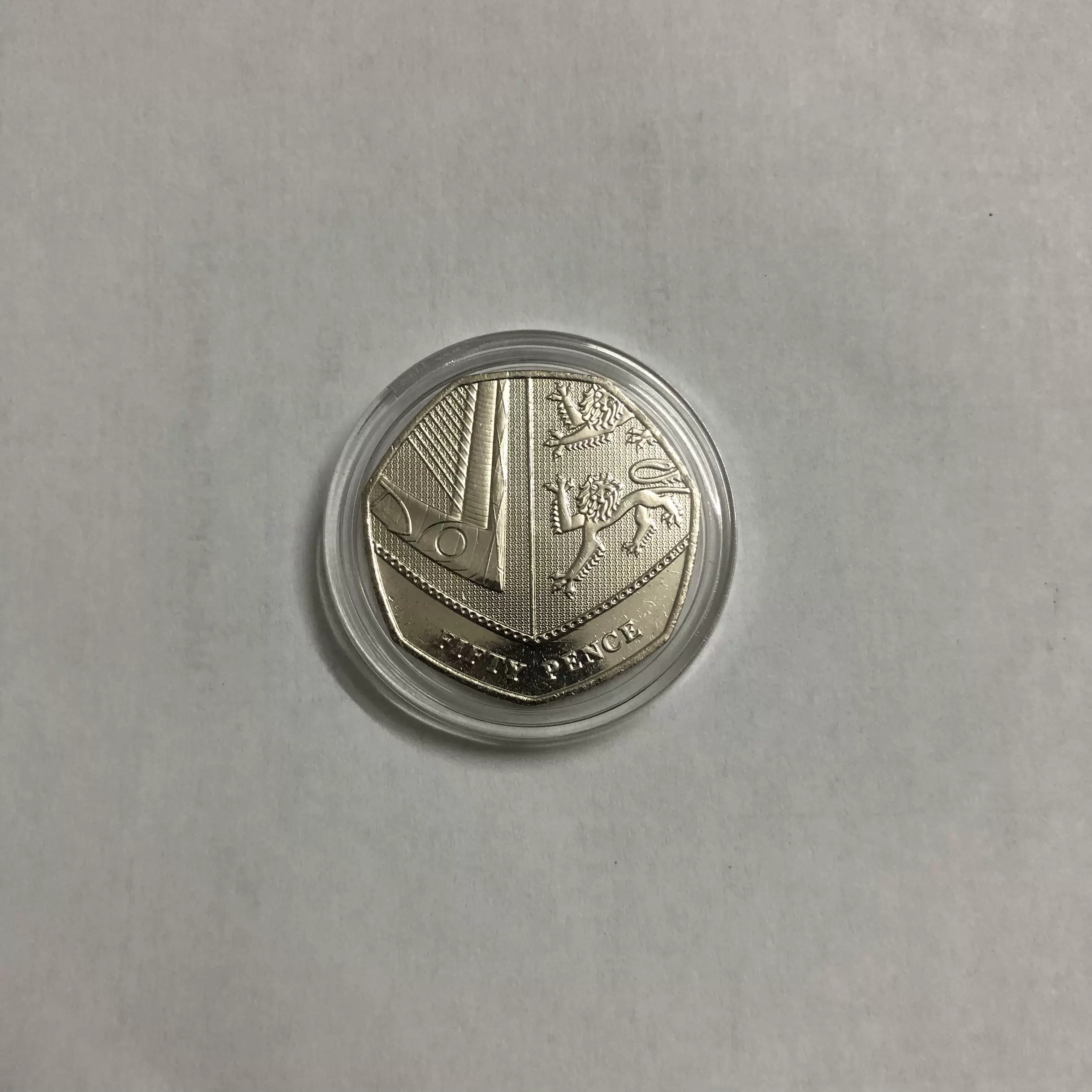 英国盾牌版50便士硬币全新原袋拆出配透明小圆盒