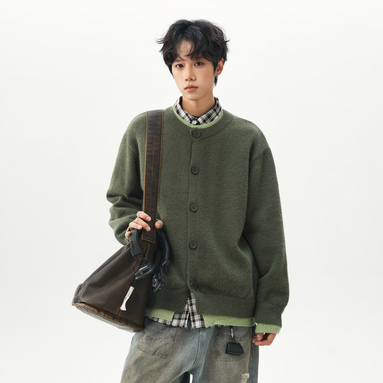 
Wukong is in stock for autumn and winter retro contrast color fake two-piece cardigan sweater for men and women trendy brand loose couple sweater jacket