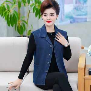 Middle-aged and elderly women wearing horse clips for mothers spring jackets short cotton denim vest vest vest top autumn
