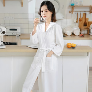 
White custom-made autumn and winter women's water-absorbent and quick-drying long kimono swimming bathrobe style pajamas for hotel beauty salons