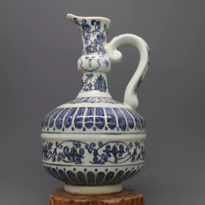 青花花卉唐草文扁壺 | 景徳鎮窯 | 収蔵品詳細 | 作品を知る