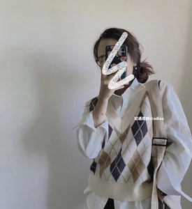 
First encounter, women's retro British style diamond vest, Japanese knitted cashmere vest, layered pullover V-neck sweater, vest