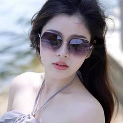 2025 New Style Sunglasses for Women, High-End, with Built-In Makeup, Fashionable Sunglasses for Women, Suitable for Large Faces, Slimming, Uv Protection, Trendy