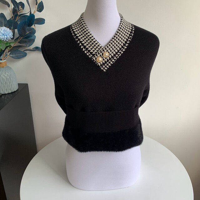 Winter loose large size middle-aged and elderly mother's clothing plus velvet thickened V-neck short sweater old lady grandma top for women