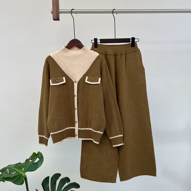 2025 autumn new half-high neck collar mother suit two-piece fake two-piece knit sweater middle-aged and elderly suits