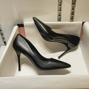 Hotel work shoes Female black high heels, fine heels, tip, pointed low heel, soft leather small size comfortable office shoes