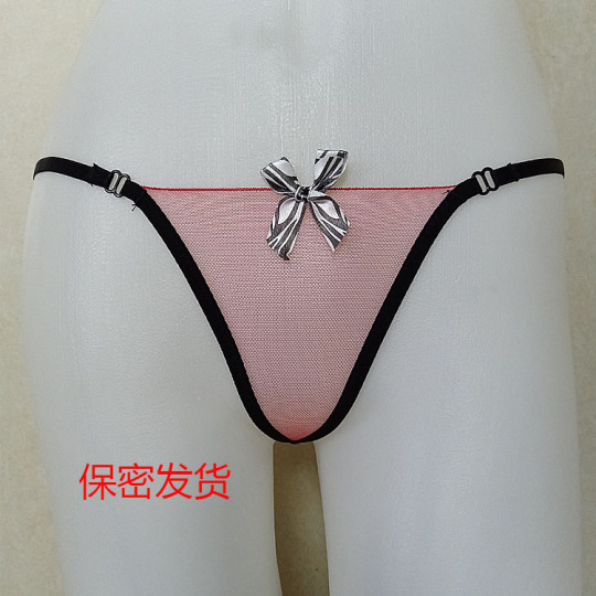 Super qisqa koylaklar va juda tor leggingsdagi chiroyli dumbali seksi brunettalar