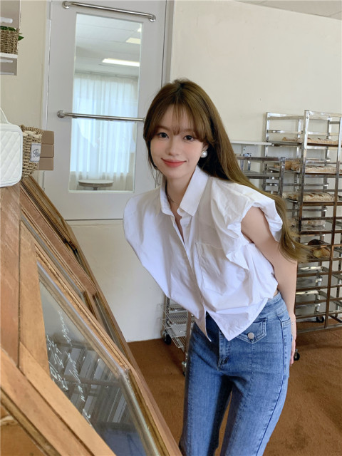 French sleeveless white shirt for women in summer new high-end design niche loose temperament waist-hugging short top