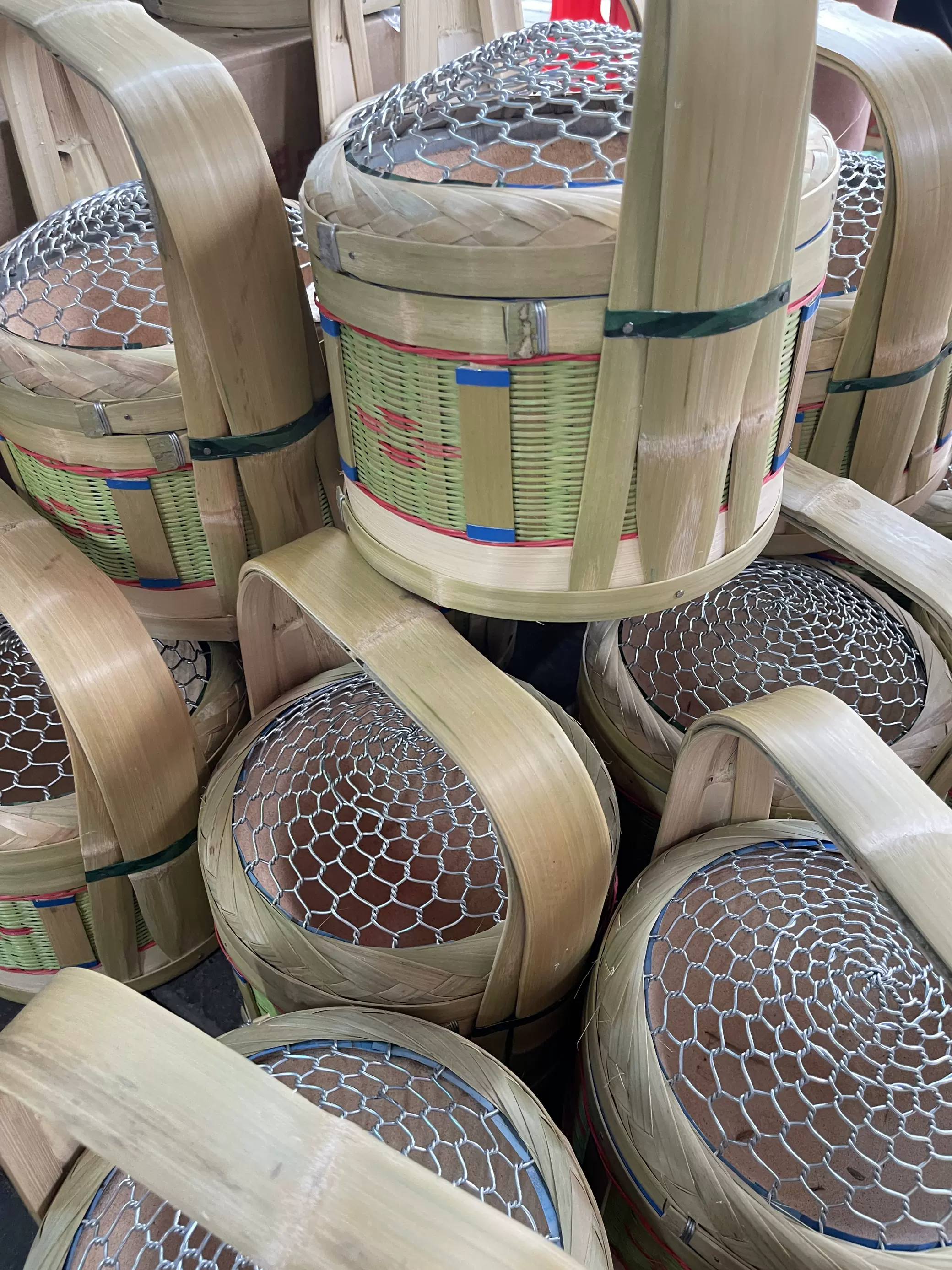 ｖ4338 細密 四方籠 竹籠 編込 竹網 竹細工 古竹 上作 共箱 ｖ4338 細密 四方籠 竹籠 編込 竹網 竹細工 古竹 上作 共