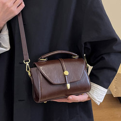 This Year's Popular Small Square Bag for Women 2025 New Niche Retro Handbag with a High-End Feel, Single Shoulder Crossbody Bag