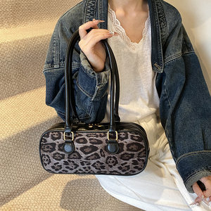 
Retro Casual Portable Boston Bag Women 2025 New Versatile Crossbody Bag Leopard Print Shoulder Bag