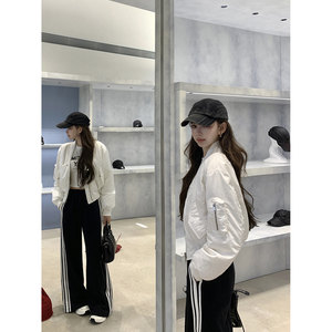 
Limited edition [Duoxo Paris] End flight 90 white goose down flight jacket/Mego tee/three-bar sweatpants