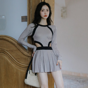 At this time-w small tone conjoined belly to show thin skirt two-piece long-sleeved sunscreen seaside swimsuit new swimwear female
