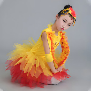 Children's animals performances, bird performances, worm flying dance, chicks, birds, elementary school students perform clothing
