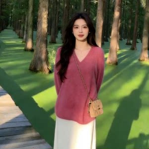 
Soft and lazy V-neck sweater for women, autumn and winter loose pullover sweater, versatile top