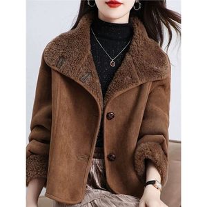 
2025 new style deerskin velvet short fur coat small ladies lamb velvet warm fur all-in-one velvet coat