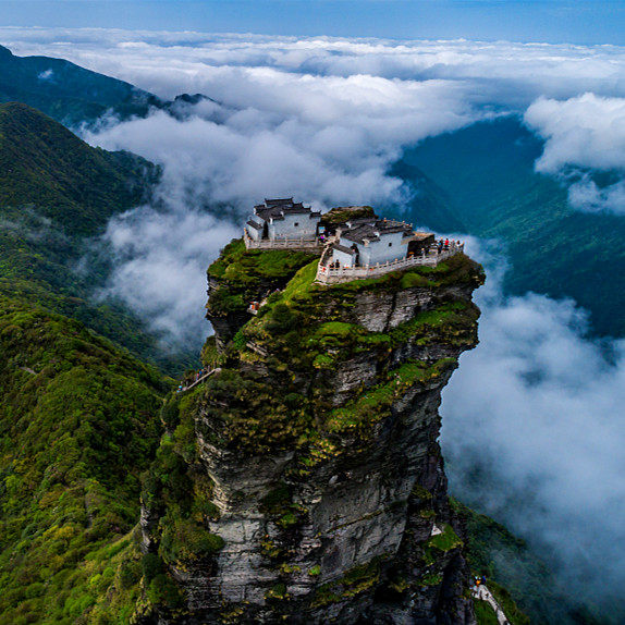 私家团·贵州梵净山5天【隐奢秘汤石阡温泉+苗寨全夜景吊脚楼】