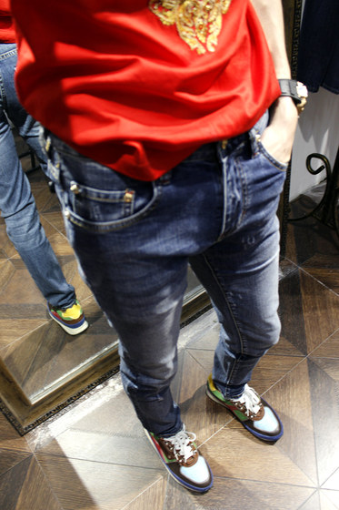 Not many spring styles, fashion thin materials, high elastic light, comfortable slim water, stone grinding craftsmanship, small feet jeans men
