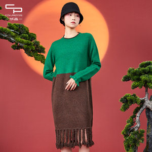 
One city painting One winter retro contrasting color high waist spliced ​​tassel hem long sleeve wool dress H-shaped midi skirt